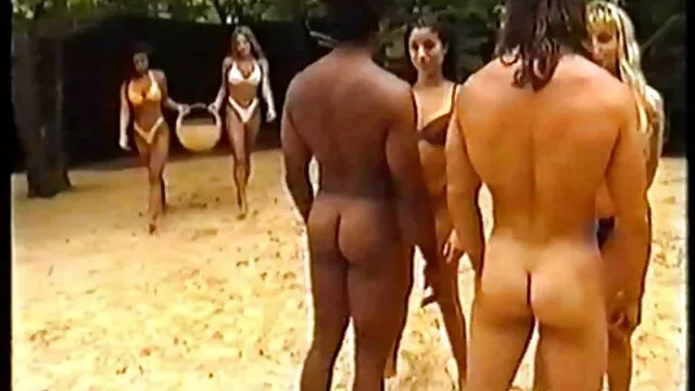 Morena qui xxx en español entre hermanos s'encule devant son ordi