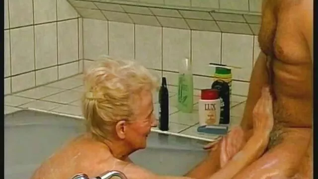MILF tetona Lavender Rayne chupa la polla con videos de maduras españolas xxx su disfraz sexy