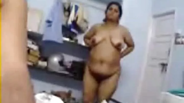 Mi culo se ve increíble en estas medias de red folladas amateur españolas JOI