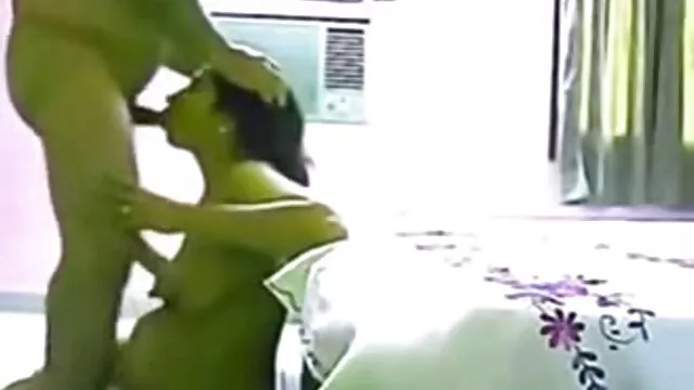 Las burlas en el aula conducen a follando y hablando en español una follada lésbica