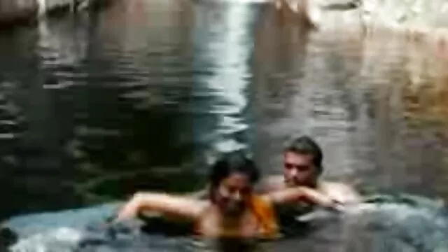 Kendall seduciendo porno español publico a una enorme polla negra