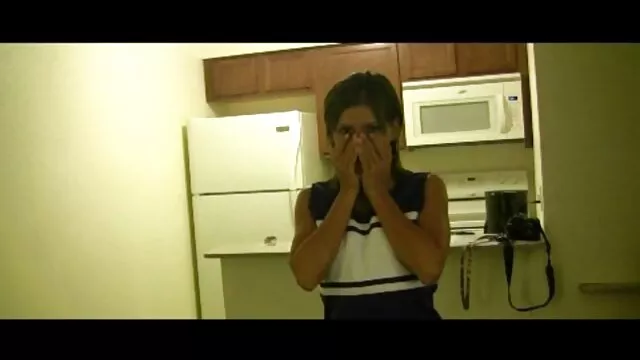Novia con video gay castellano grandes tetas se masturba y chupa en su baño
