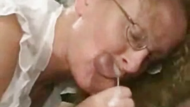 Hermanastro espeluznante se folla videos de sexo con mujeres españolas a Holly Hendrix